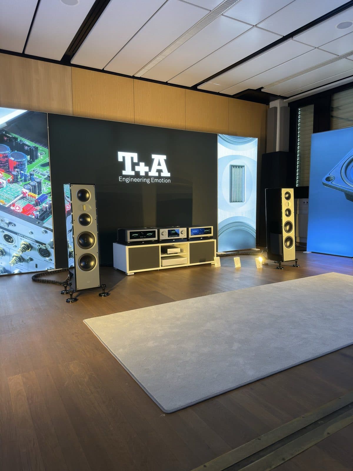 T+A room at HIGH END Vienna 2026 — Solitaire loudspeakers with the HV electronics rack