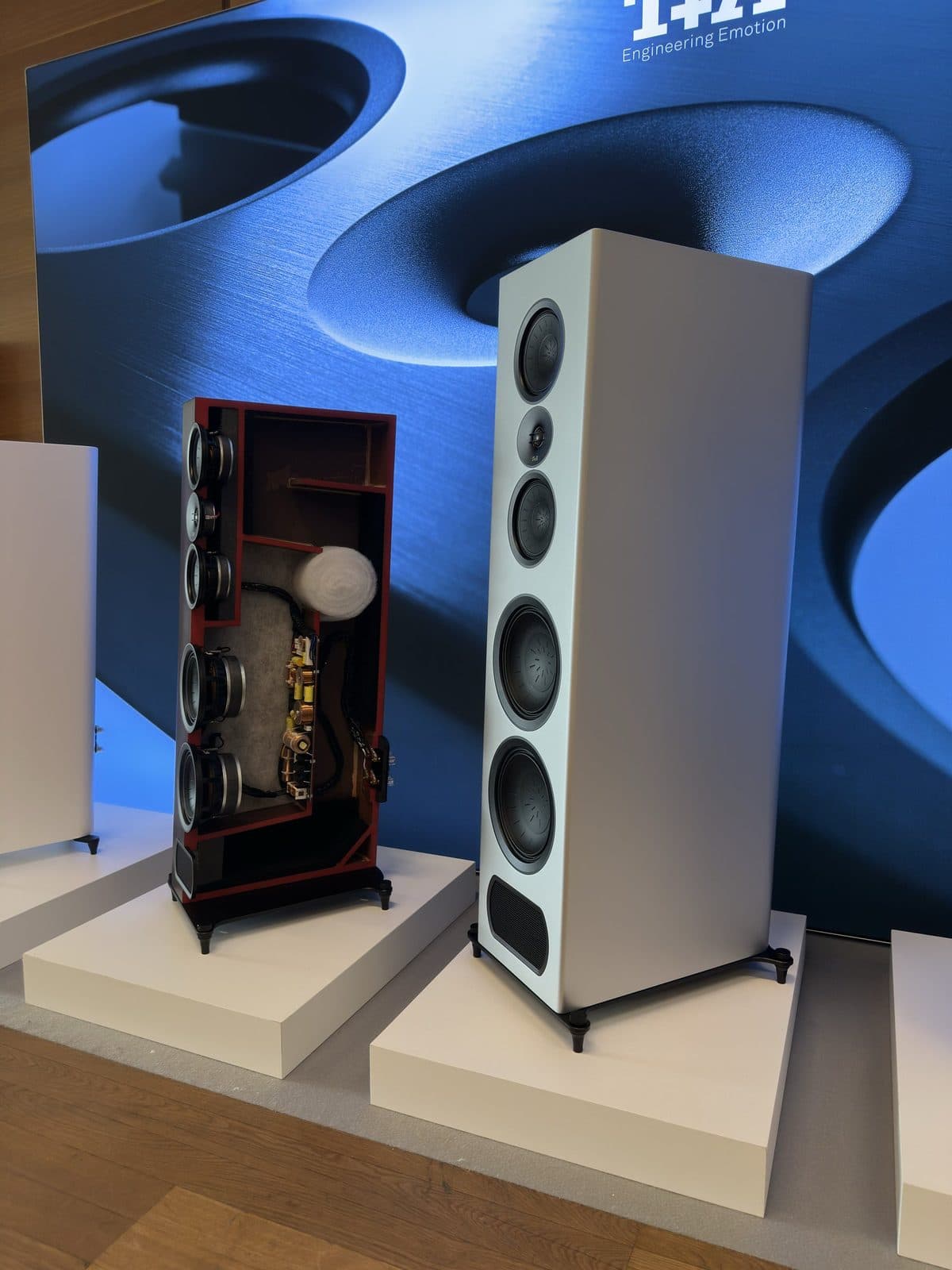 T+A Solitaire beside a sectioned cabinet showing the internal construction